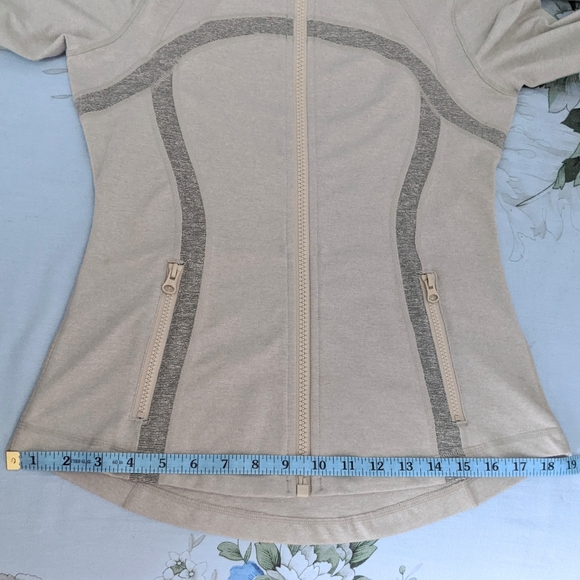 Lululemon Define jacket cream colour - Picture 9 of 9